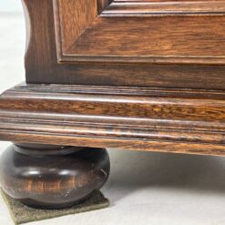 “Selva” ąžuolo ir riešutmedžio lukšto vitrina 46,5x105x196 cm