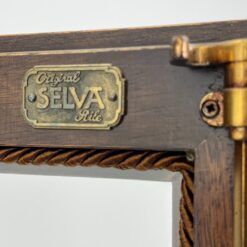 “Selva” ąžuolo ir riešutmedžio lukšto vitrina 46,5x105x196 cm