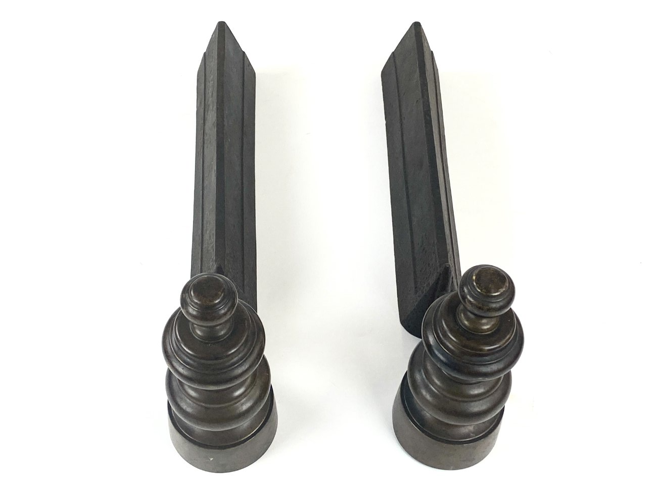 HK1100-irankiu-komplektai-stovai-2 Žalvariniai židinio malkų laikikliai 2 vnt. Komplektas 8,5x41x20 cm