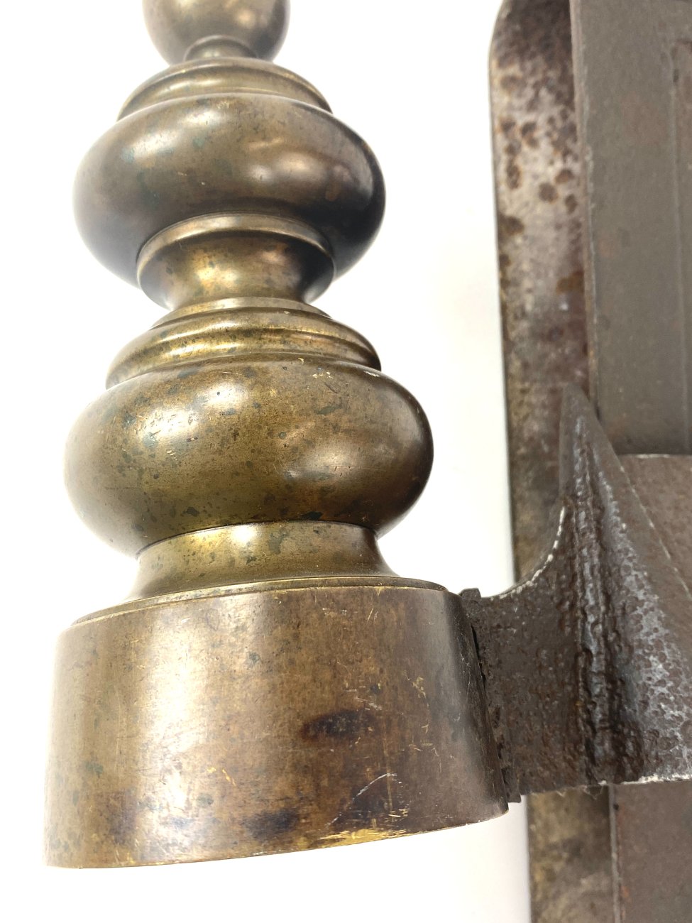 HK1100-irankiu-komplektai-stovai-6 Žalvariniai židinio malkų laikikliai 2 vnt. Komplektas 8,5x41x20 cm