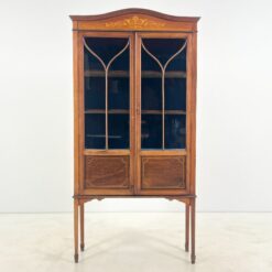 Britiško stiliaus, riešutmedžio vitrina 30x91x179 cm