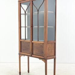 Britiško stiliaus, riešutmedžio vitrina 30x91x179 cm