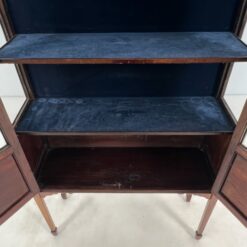 Britiško stiliaus, riešutmedžio vitrina 30x91x179 cm