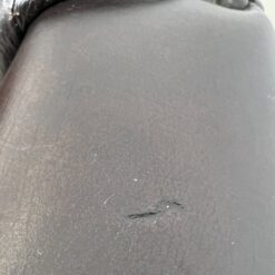 Klasikinio stiliaus odinis juodos spalvos fotelis 92x89x107 cm, 45 cm