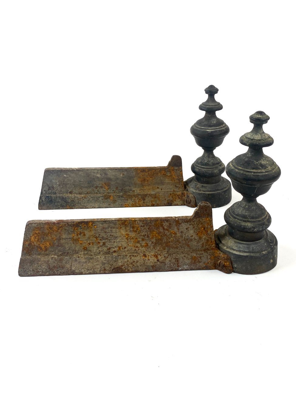 HK1104-irankiu-komplektai-stovai-1 Metaliniai židinio malkų laikikliai 2 vnt. Komplektas 8,5×32,5×19,5 cm