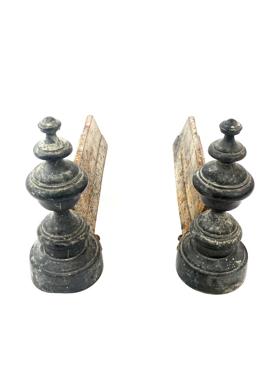 HK1104-irankiu-komplektai-stovai-3 Metaliniai židinio malkų laikikliai 2 vnt. Komplektas 8,5×32,5×19,5 cm