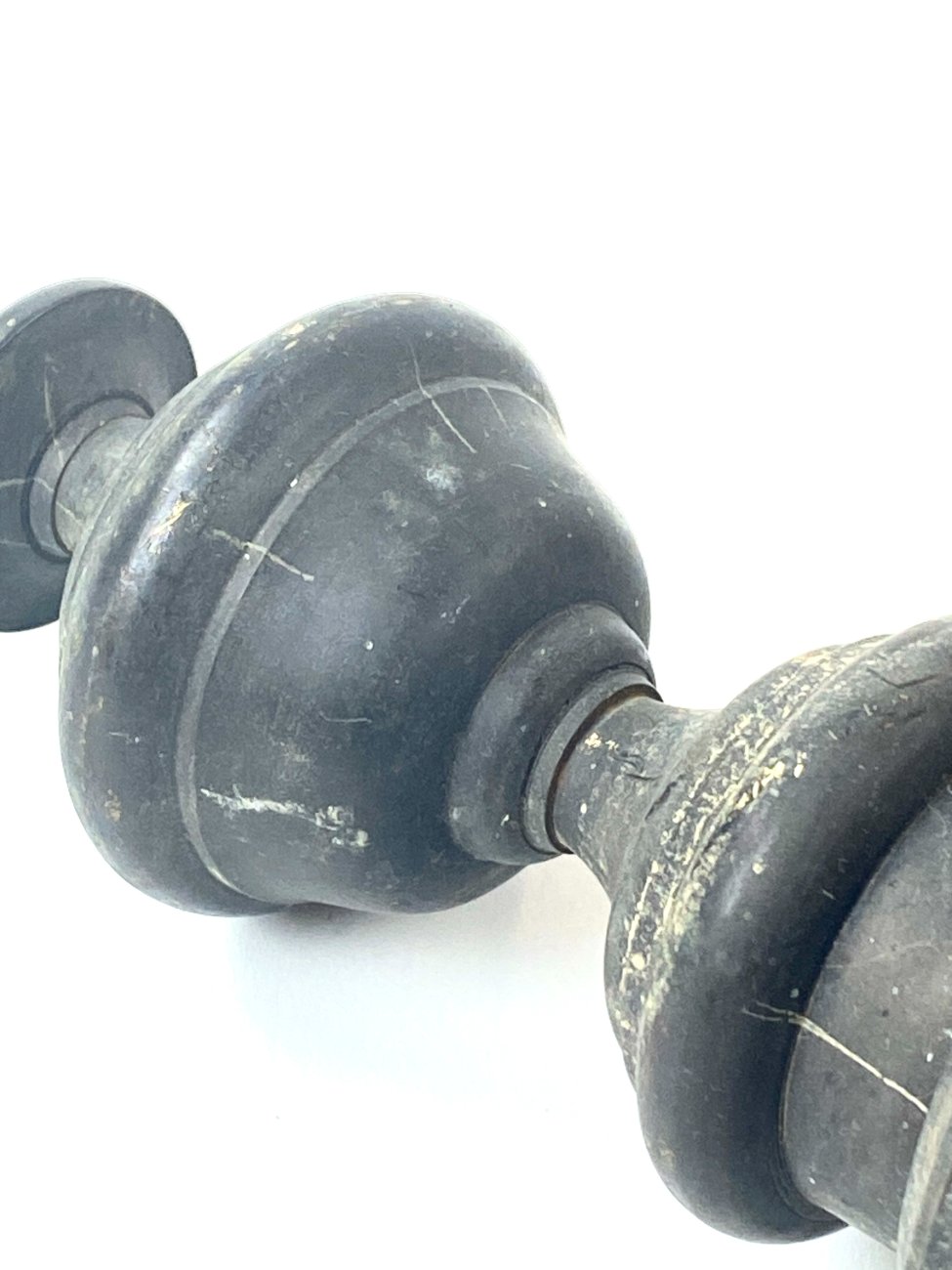 HK1104-irankiu-komplektai-stovai-7 Metaliniai židinio malkų laikikliai 2 vnt. Komplektas 8,5×32,5×19,5 cm