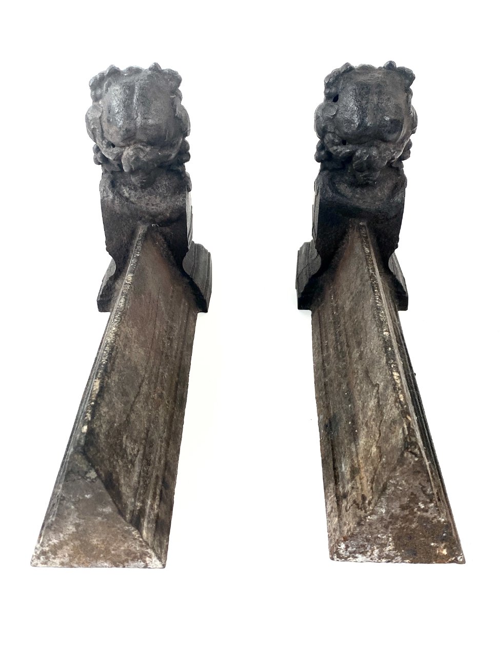 HK1105-irankiu-komplektai-stovai-4 Ketaus židinio malkų laikikliai 2 vnt. Komplektas 9,5×33,5×20 cm