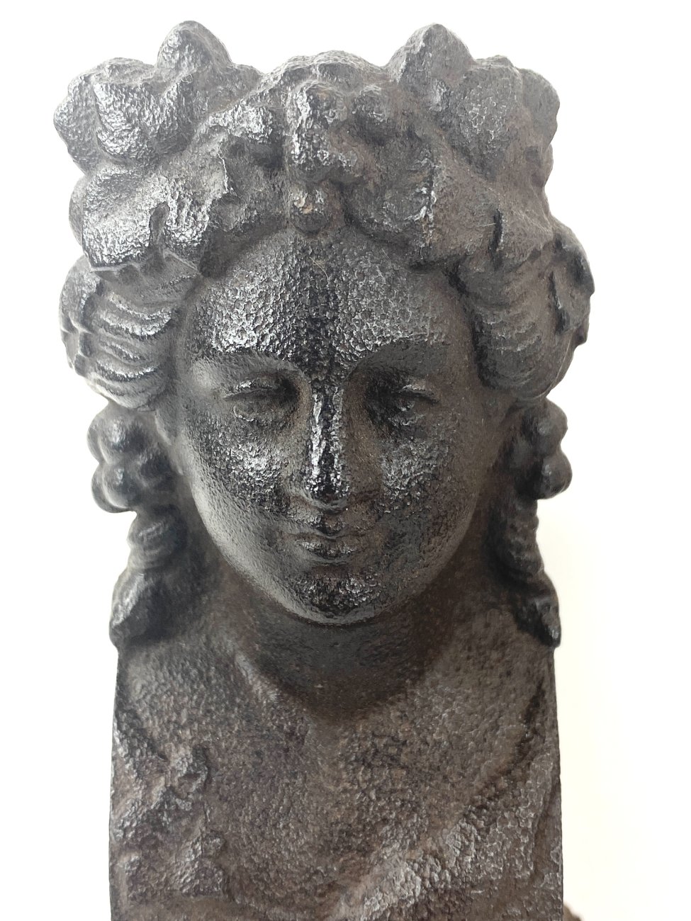 HK1105-irankiu-komplektai-stovai-5 Ketaus židinio malkų laikikliai 2 vnt. Komplektas 9,5×33,5×20 cm