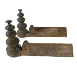 Žalvariniai malkų stovai - židinio dekoracijos 2 vnt. kompl. 9,5x39x21 cm