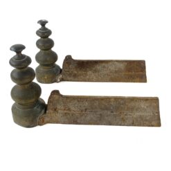 Žalvariniai malkų stovai – židinio dekoracijos 2 vnt. kompl. 9,5x39x21 cm