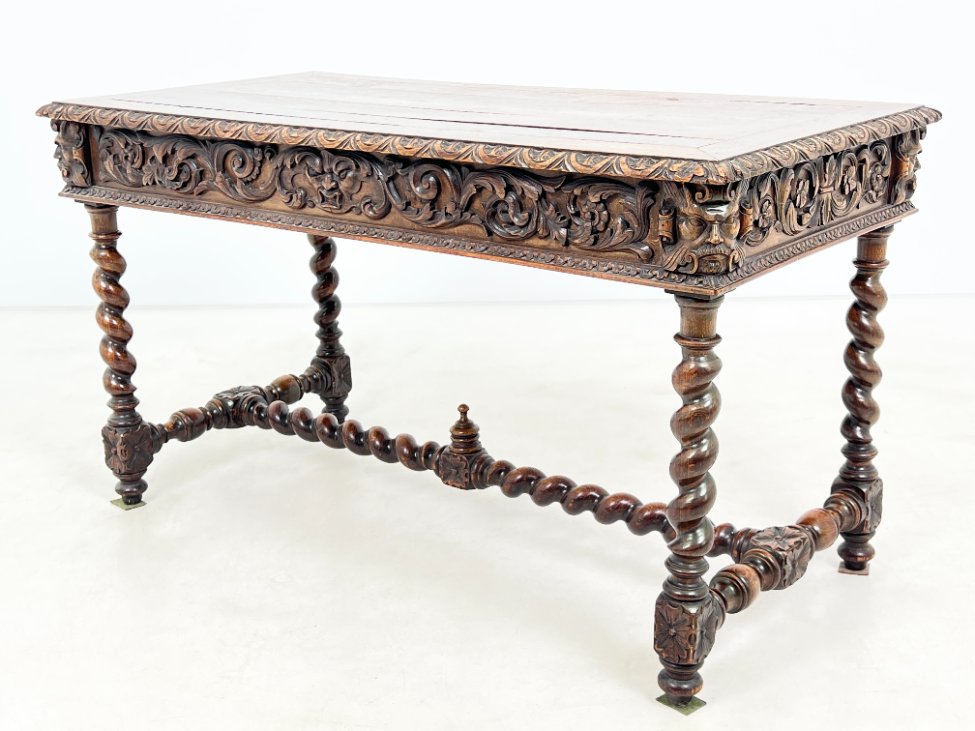 HK1119-stalai-14 Senovinis, raižytas, ąžuolinis rašomasis stalas su stalčiumi 67x133x76 cm