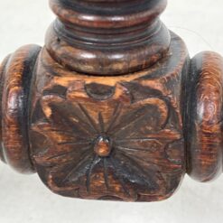 Senovinis, raižytas, ąžuolinis rašomasis stalas su stalčiumi 67x133x76 cm