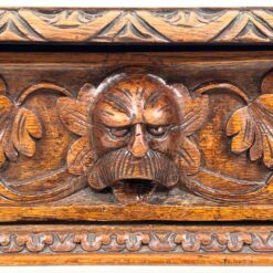 Senovinis, raižytas, ąžuolinis rašomasis stalas su stalčiumi 67x133x76 cm