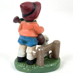 Porcelianinė berniuko statula su šuniuku 5x8x11,5 cm