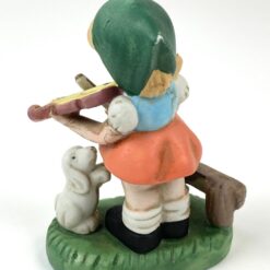 Porcelianinė statula “Mergaitė ir šuniukas” 5×7,5×11,5 cm