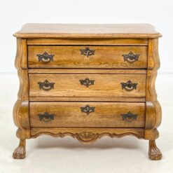Ąžuolinė trijų stalčių komoda su liūto kojomis 41x76x66 cm