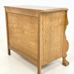 Ąžuolinė trijų stalčių komoda su liūto kojomis 41x76x66 cm