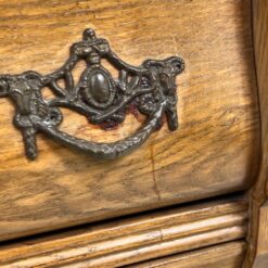 Ąžuolinė trijų stalčių komoda su liūto kojomis 41x76x66 cm