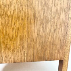 Ąžuolinė trijų stalčių komoda su liūto kojomis 41x76x66 cm