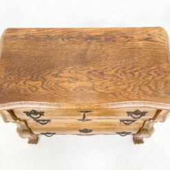 Ąžuolinė trijų stalčių komoda su liūto kojomis 41x76x66 cm