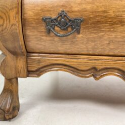 Ąžuolinė trijų stalčių komoda su liūto kojomis 41x76x66 cm