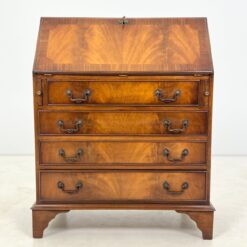 Raudonmedžio sekreteras su keturiais stalčiais 42x75x96 cm