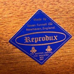 Raudonmedžio sekreteras su keturiais stalčiais 42x75x96 cm