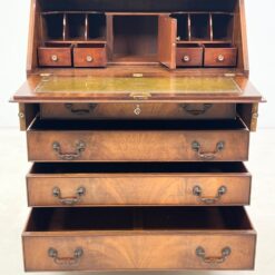 Raudonmedžio sekreteras su keturiais stalčiais 42x75x96 cm