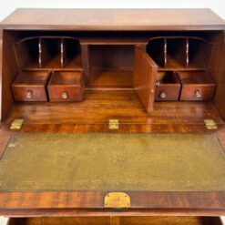 Raudonmedžio sekreteras su keturiais stalčiais 42x75x96 cm