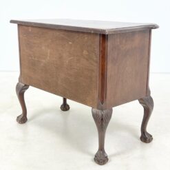 Barokinio stiliaus riešutmedžio komoda su trejais stalčiais 45x87x69 cm