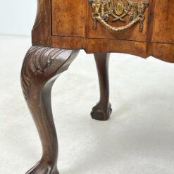 Barokinio stiliaus riešutmedžio komoda su trejais stalčiais 45x87x69 cm