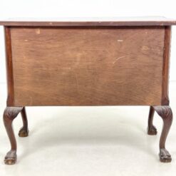 Barokinio stiliaus riešutmedžio komoda su trejais stalčiais 45x87x69 cm