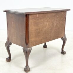 Barokinio stiliaus riešutmedžio komoda su trejais stalčiais 45x87x69 cm