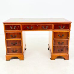 Raudonmedžio rašomasis stalas su odiniu stalviršiumi 61x122x75 cm