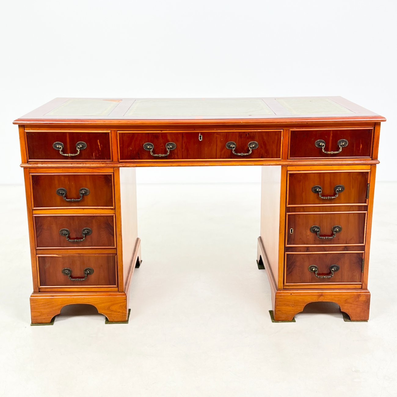 HK1140-stalai-0 Raudonmedžio rašomasis stalas su odiniu stalviršiumi 61x122x75 cm