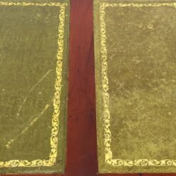 Raudonmedžio rašomasis stalas su odiniu stalviršiumi 61x122x75 cm