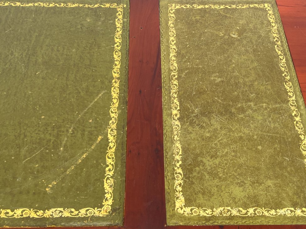 HK1140-stalai-11 Raudonmedžio rašomasis stalas su odiniu stalviršiumi 61x122x75 cm