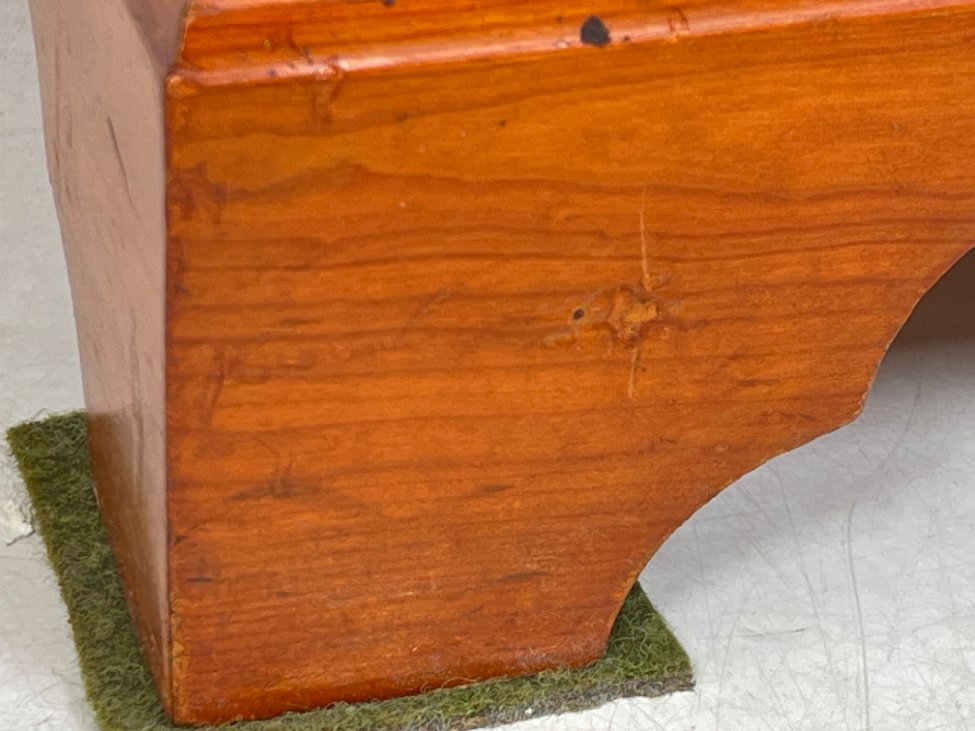 HK1140-stalai-14 Raudonmedžio rašomasis stalas su odiniu stalviršiumi 61x122x75 cm