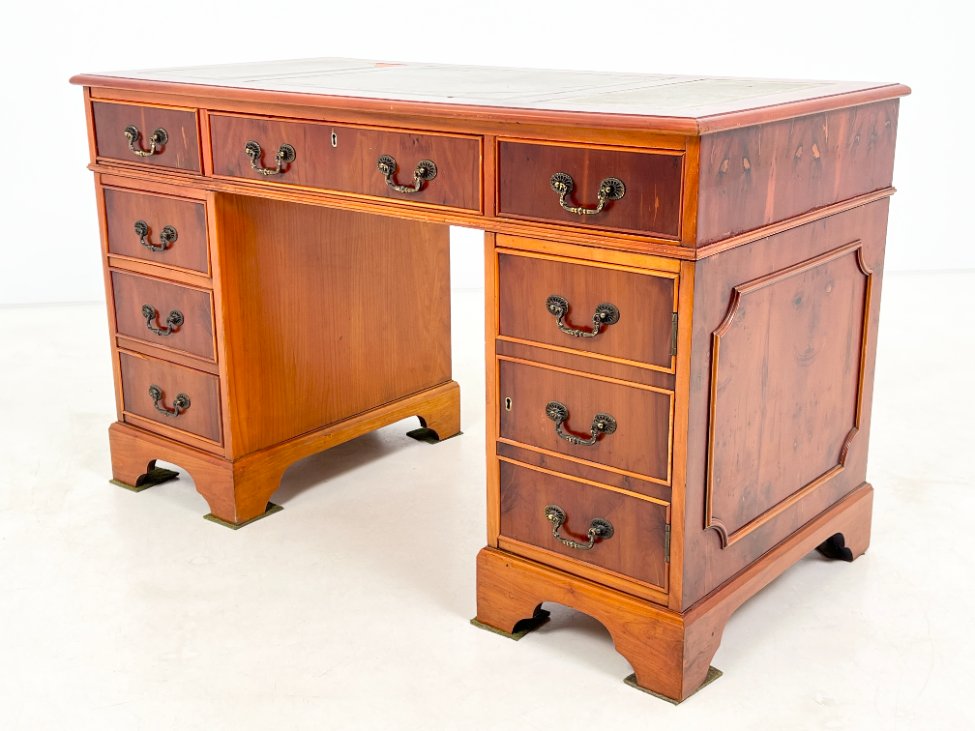 HK1140-stalai-4 Raudonmedžio rašomasis stalas su odiniu stalviršiumi 61x122x75 cm