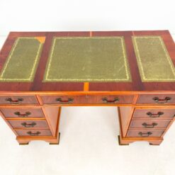 Raudonmedžio rašomasis stalas su odiniu stalviršiumi 61x122x75 cm