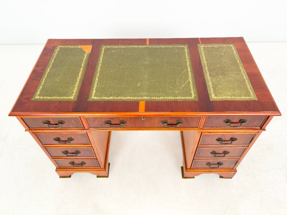 HK1140-stalai-5 Raudonmedžio rašomasis stalas su odiniu stalviršiumi 61x122x75 cm