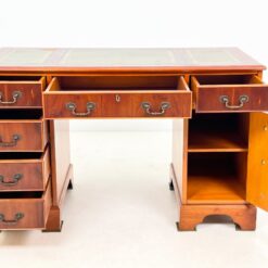 Raudonmedžio rašomasis stalas su odiniu stalviršiumi 61x122x75 cm