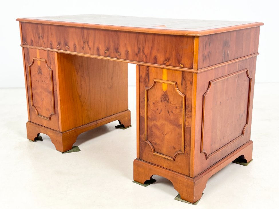 HK1140-stalai-9 Raudonmedžio rašomasis stalas su odiniu stalviršiumi 61x122x75 cm