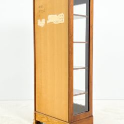 Riešutmedžio, klasikinio stiliaus vitrina 43x69x160 cm