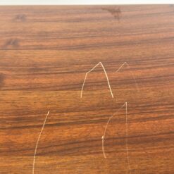 Riešutmedžio, klasikinio stiliaus vitrina 43x69x160 cm