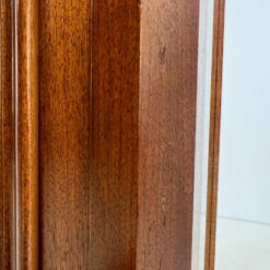 Riešutmedžio, klasikinio stiliaus vitrina 43x69x160 cm