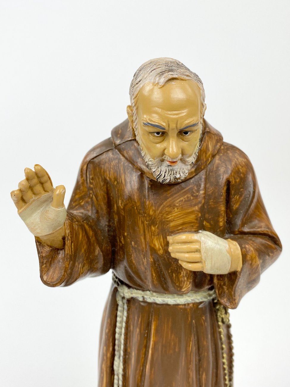 HK1142-religines-skulpturos-ir-paveikslai-5 “Padre Pio” Italų vienuolio statula iš polirezino 6,5×8,5×22 cm