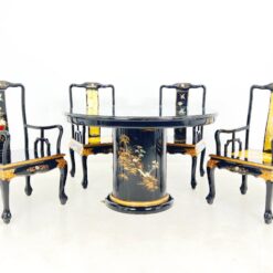 Rytietiškas valgomojo komplektas: apvalus stalas ir 4 vnt. krėslų