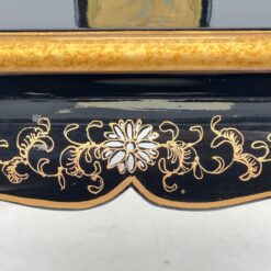 Rytietiškas valgomojo komplektas: apvalus stalas ir 4 vnt. krėslų